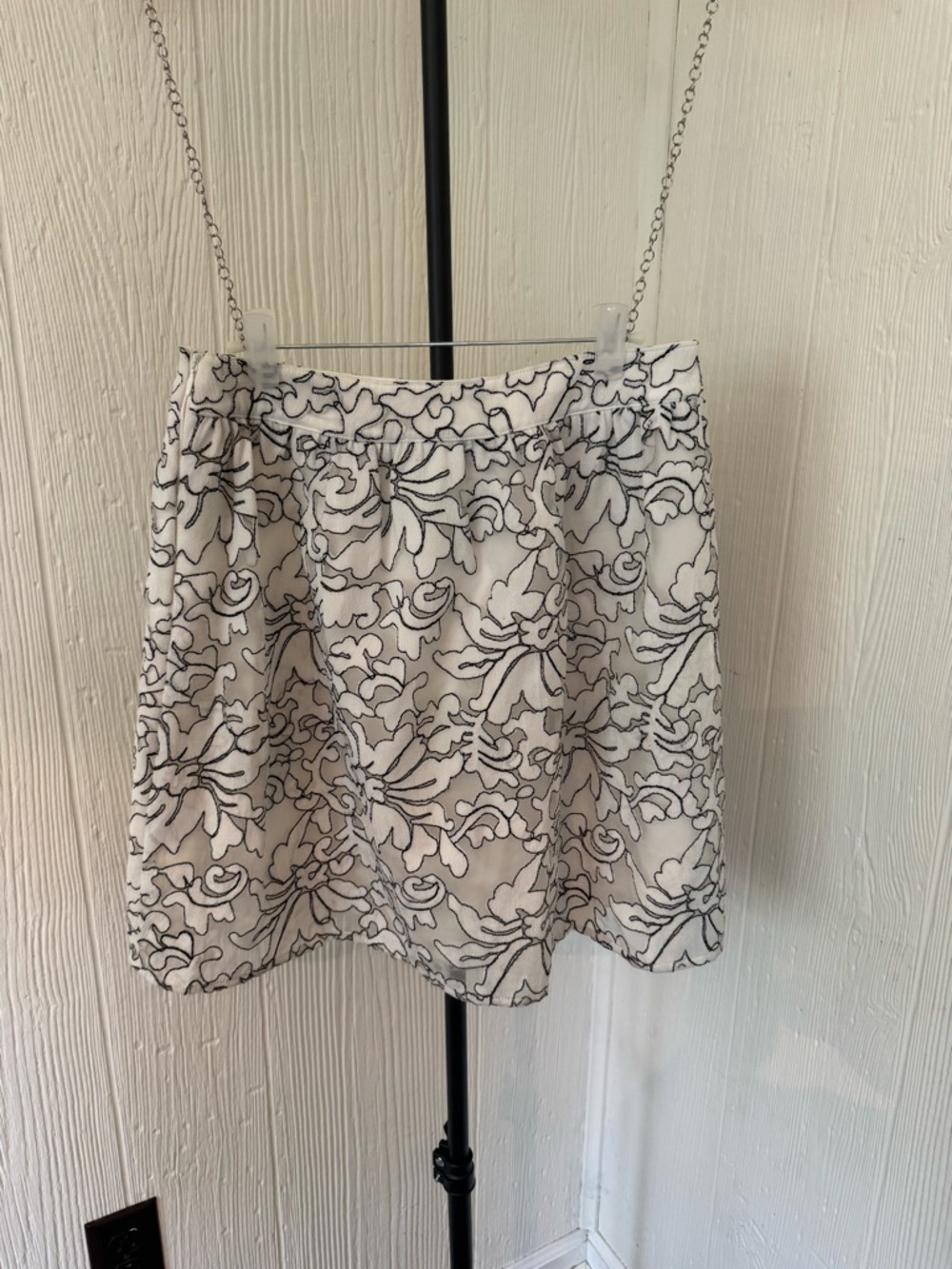 Francesca’s  Women’s White Floral Embroidered Skirt Sz M - Picture 3 of 3